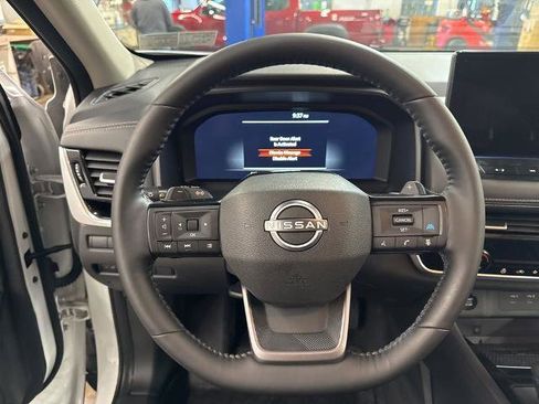 Certified 2025 Nissan Rogue SL FWD image 16