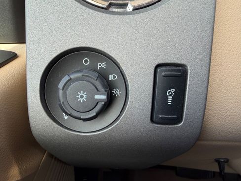 Used 2011 Ford F250 Lariat w/ Lariat Interior Pkg RWD image 26