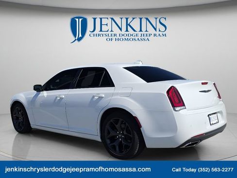 Used 2023 Chrysler 300 S w/ Comfort Group RWD image 8