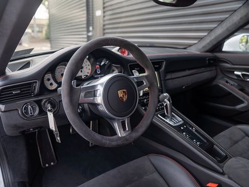 Certified 2015 Porsche 911 GT3 RWD image 4
