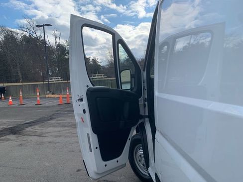 Used 2025 RAM ProMaster 2500 w/ Convenience Group image 16