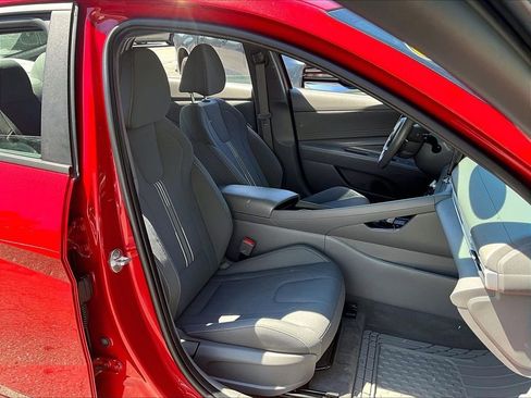 Used 2023 Hyundai Elantra SEL w/ Convenience Package FWD image 11