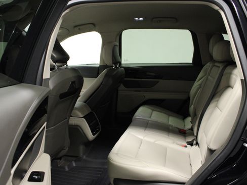 Used 2024 Lincoln Nautilus Premier image 13