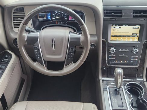 Used 2017 Lincoln Navigator Select RWD image 19