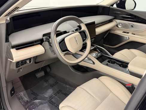 Used 2025 Lincoln Nautilus Reserve AWD/4WD image 4