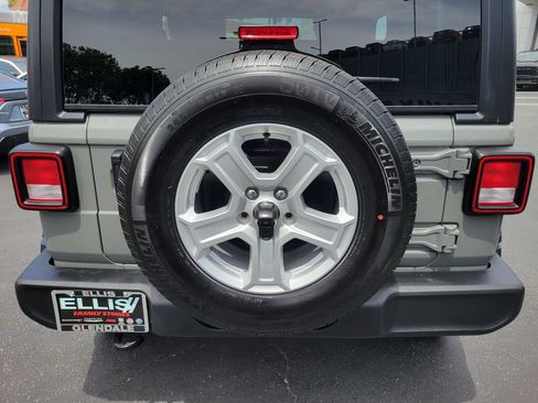 Used 2022 Jeep Wrangler Sport AWD/4WD image 17