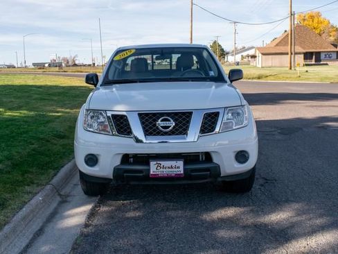 Used 2019 Nissan Frontier SV image 2