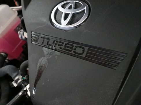 Used 2023 Toyota Highlander LE image 9