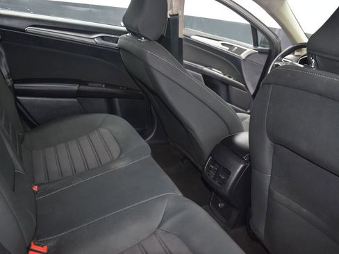 Used 2020 Ford Fusion SE image 24