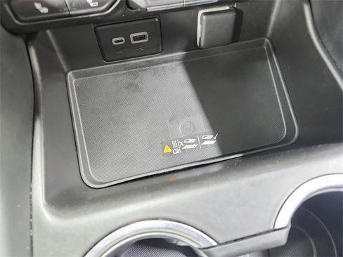 Used 2024 Chevrolet Suburban LT w/ Luxury Package image 32