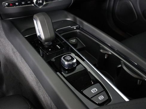 New 2025 Volvo XC60 B5 Core w/ Climate Package image 7