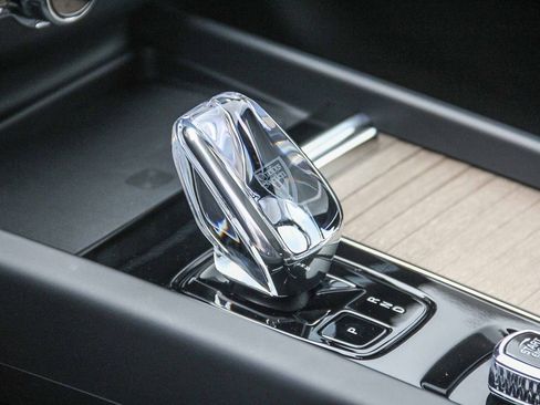 Certified 2026 Volvo XC60 B5 Plus w/ Climate Package image 22