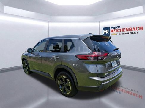 Used 2024 Nissan Rogue SV AWD/4WD image 6