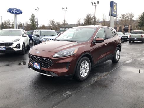 Used 2021 Ford Escape SE w/ Cold Weather Package image 1