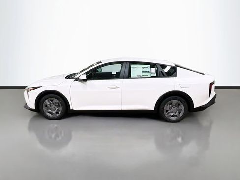 New 2025 Kia K4 LX image 4