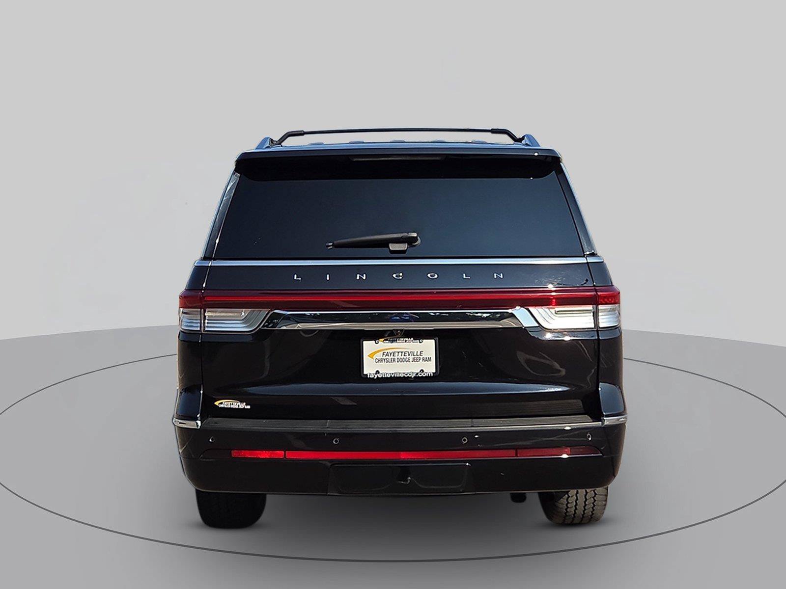 Used 2022 Lincoln Navigator L Reserve AWD/4WD image 4