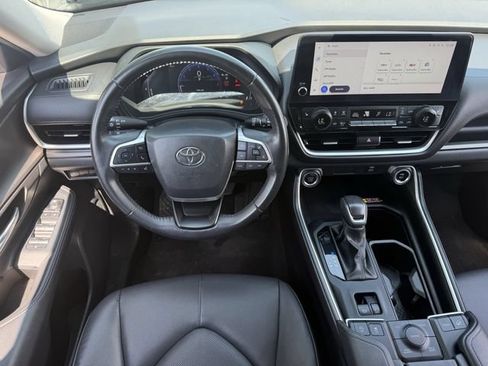 Used 2024 Toyota Grand Highlander AWD image 12