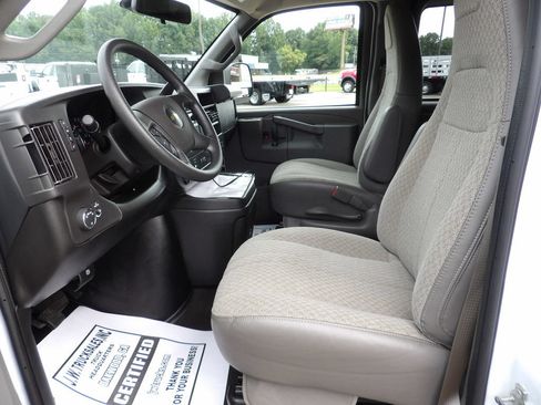 Used 2025 Chevrolet Express 3500 LT w/ LT Preferred Equipment Group RWD image 17