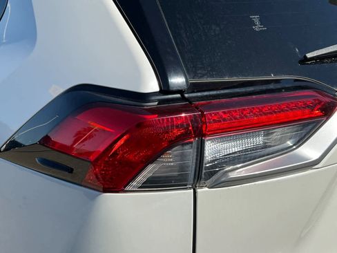 Used 2019 Toyota RAV4 XSE w/ Carpet Mat Package AWD/4WD image 20