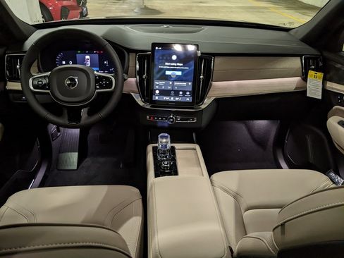 New 2026 Volvo XC90 B6 Plus w/ Protection Package Premier image 12