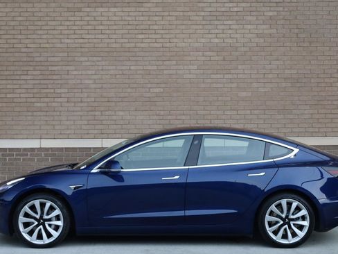Used 2018 Tesla Model 3 Long Range RWD image 3