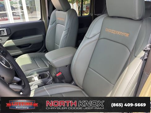 New 2025 Jeep Gladiator Mojave image 4