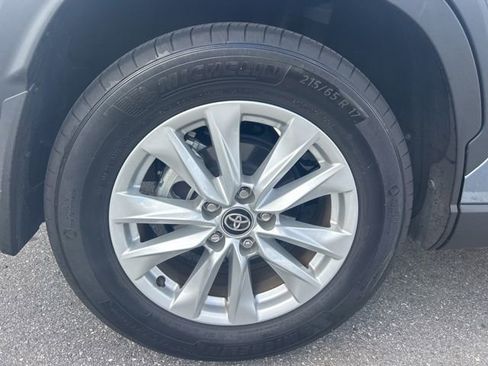 Used 2024 Toyota Corolla Cross LE FWD image 18