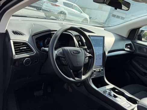 Used 2024 Ford Edge SE w/ Black Appearance Package AWD/4WD image 4