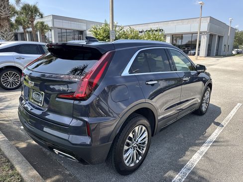 Used 2025 Cadillac XT4 Premium Luxury FWD image 2