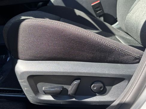 Used 2025 Nissan Rogue SV image 22