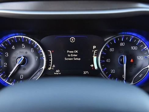 Used 2024 Chrysler Pacifica Touring-L image 13