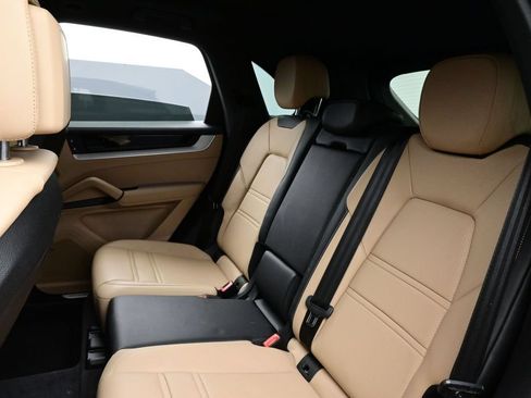 Certified 2024 Porsche Cayenne AWD/4WD image 13