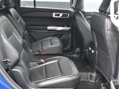 Used 2022 Ford Explorer XLT w/ Equipment Group 202A AWD/4WD image 14