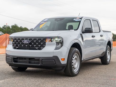 Certified 2025 Ford Maverick XL w/ Equipment Group 102A AWD/4WD image 3