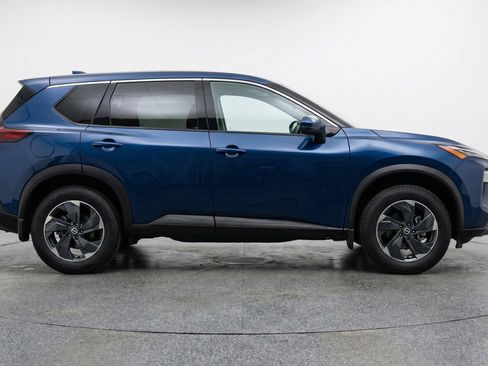 Used 2025 Nissan Rogue SV AWD/4WD image 11