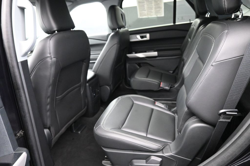 Used 2024 Ford Explorer XLT w/ Equipment Group 202A AWD/4WD image 16