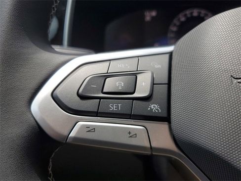 New 2025 Volkswagen Taos SE image 22