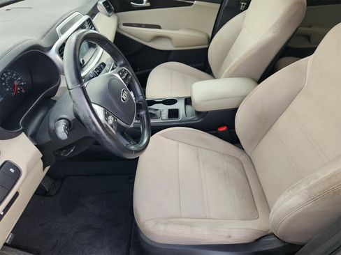 Used 2020 Kia Sorento LX w/ LX I4 Convenience Package image 12
