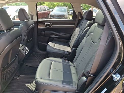 Certified 2025 Kia Sorento EX w/ EX Panoramic Sunroof Package AWD/4WD image 11