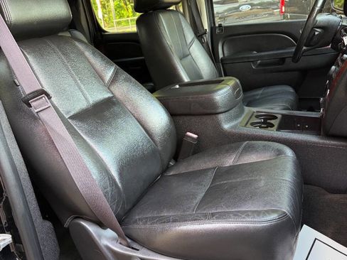 Used 2013 Chevrolet Avalanche LT w/ All-Star Edition AWD/4WD image 17