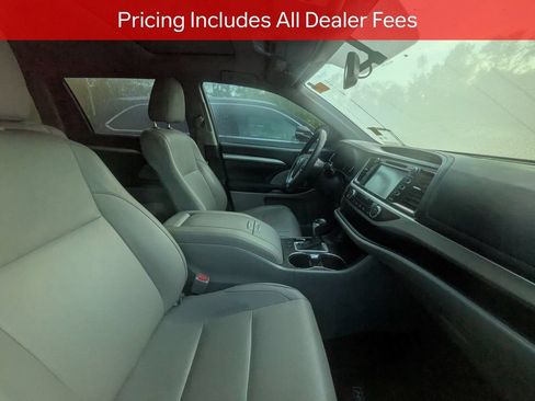 Used 2016 Toyota Highlander XLE FWD image 10