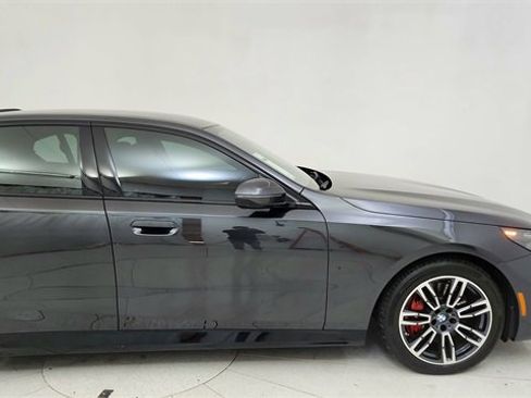 Used 2025 BMW 540i xDrive w/ Executive Package image 8