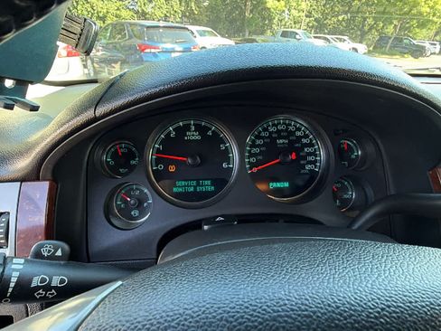 Used 2012 Chevrolet Avalanche LS w/ All-Star Edition RWD image 16