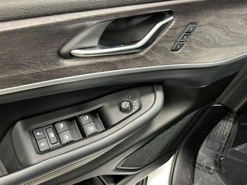 Used 2024 Jeep Grand Cherokee L Limited w/ Black Appearance Package image 25