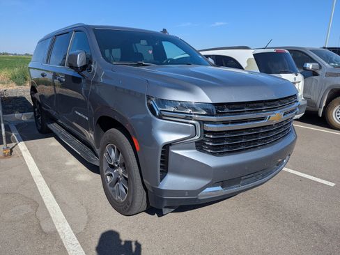 Certified 2021 Chevrolet Suburban LT w/ LT Signature Package AWD/4WD image 4