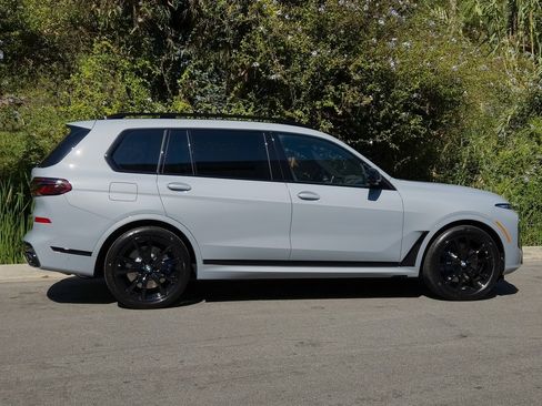 New 2026 BMW X7 M60i image 4