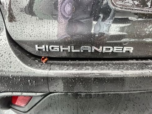 Used 2023 Toyota Highlander XLE image 31