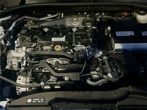 Used 2025 Toyota Corolla Cross XLE image 32