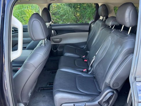 Used 2026 Kia Carnival FWD image 28