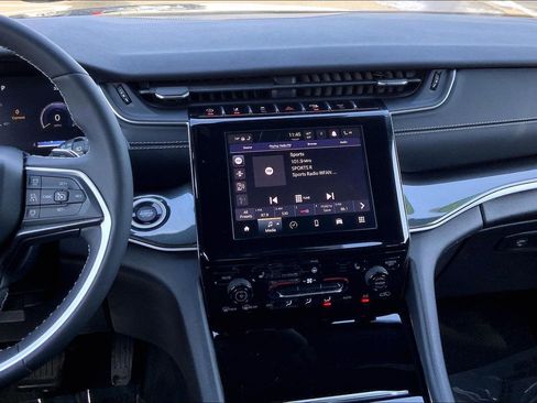 Certified 2023 Jeep Grand Cherokee Altitude image 6